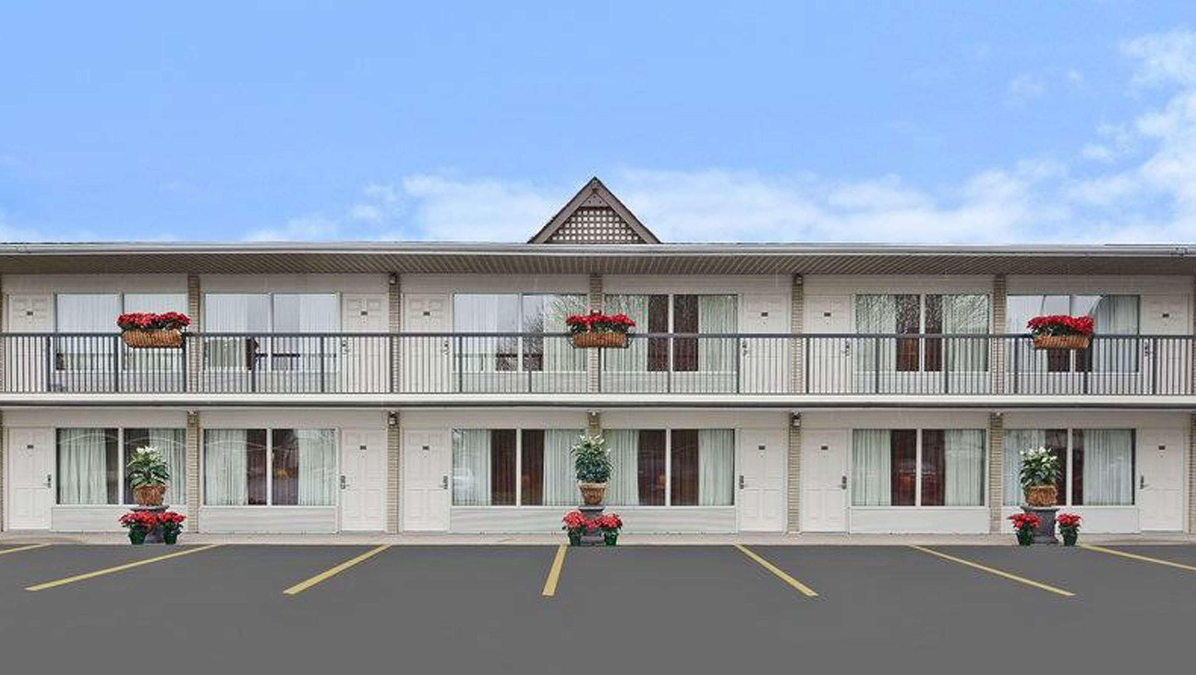 Days Inn By Wyndham Birch Run Ngoại thất bức ảnh