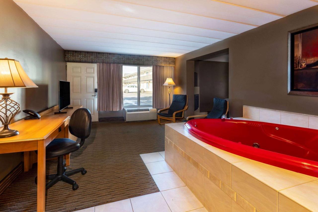 Days Inn By Wyndham Birch Run Ngoại thất bức ảnh