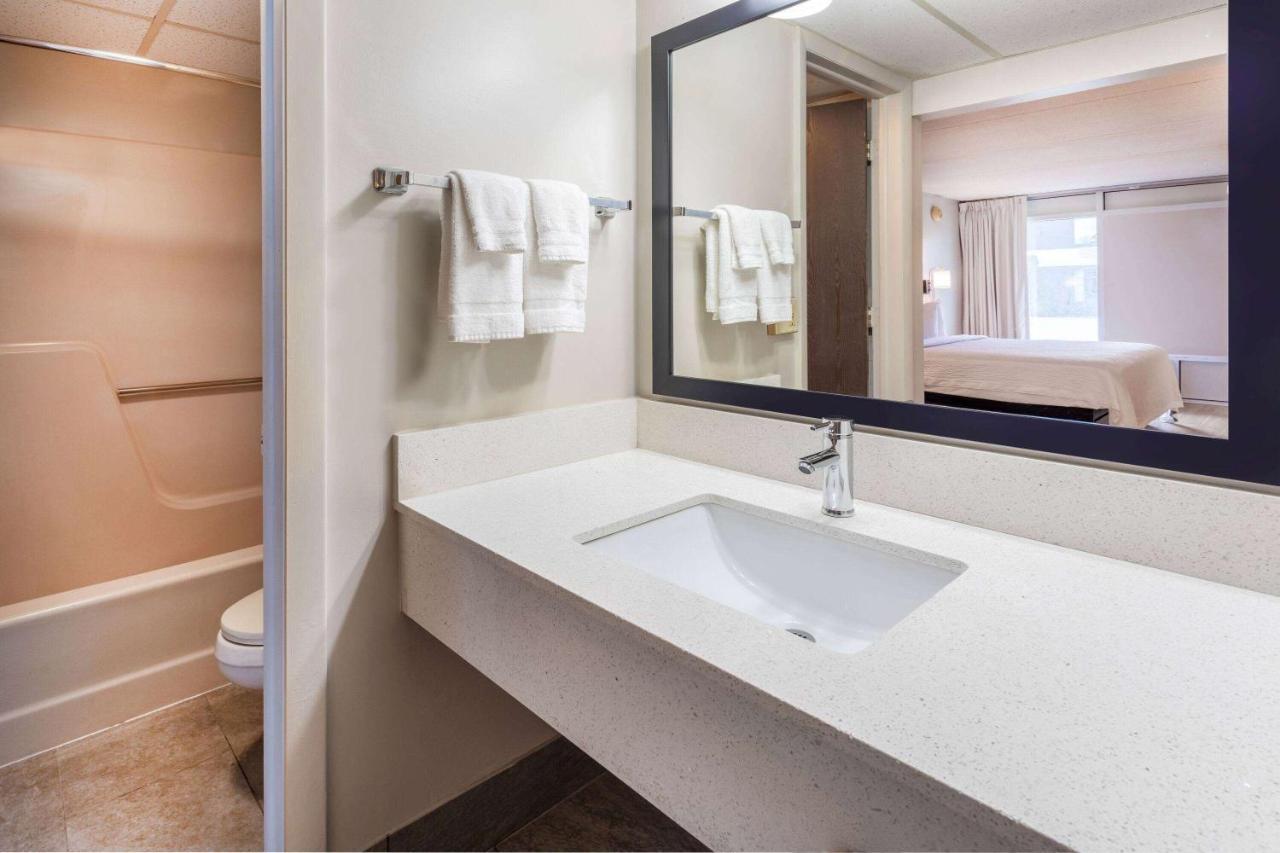 Days Inn By Wyndham Birch Run Ngoại thất bức ảnh