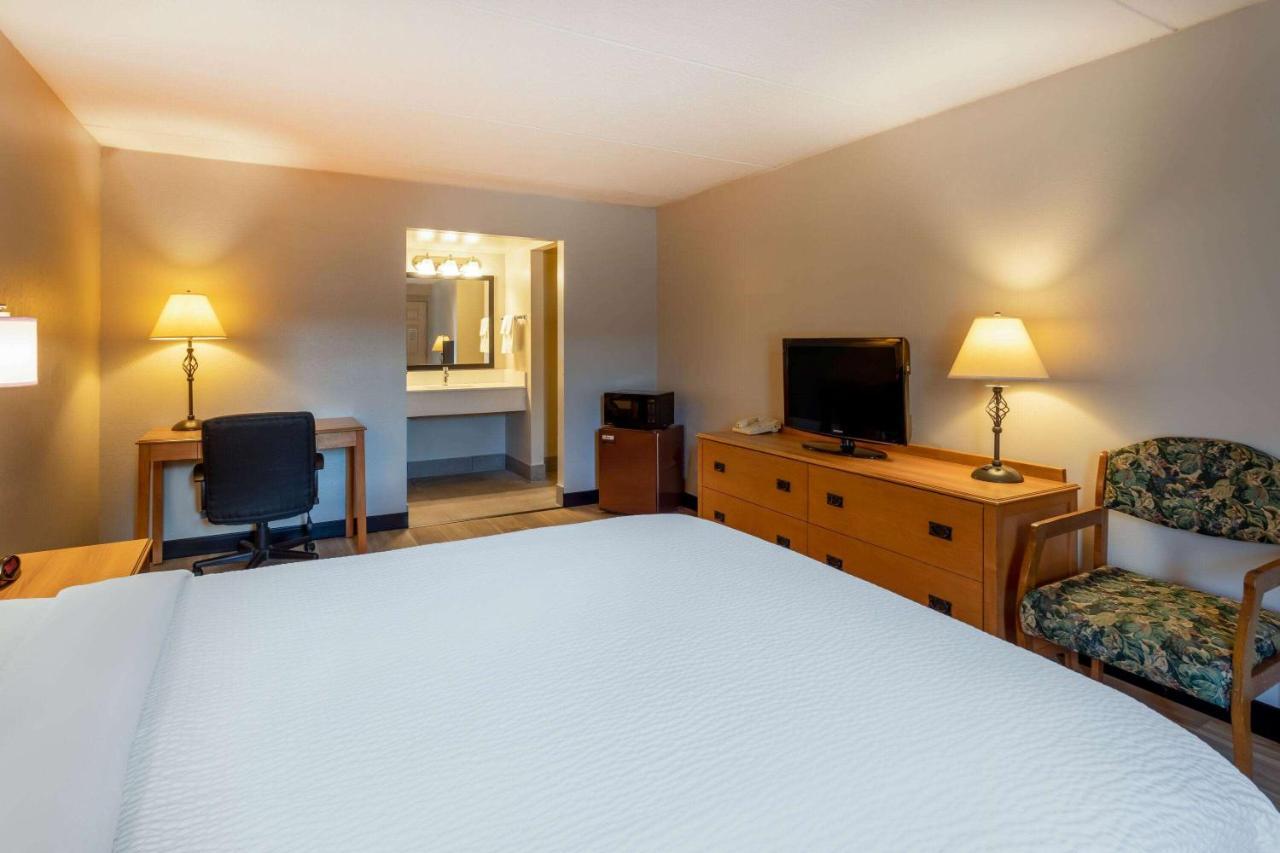 Days Inn By Wyndham Birch Run Ngoại thất bức ảnh