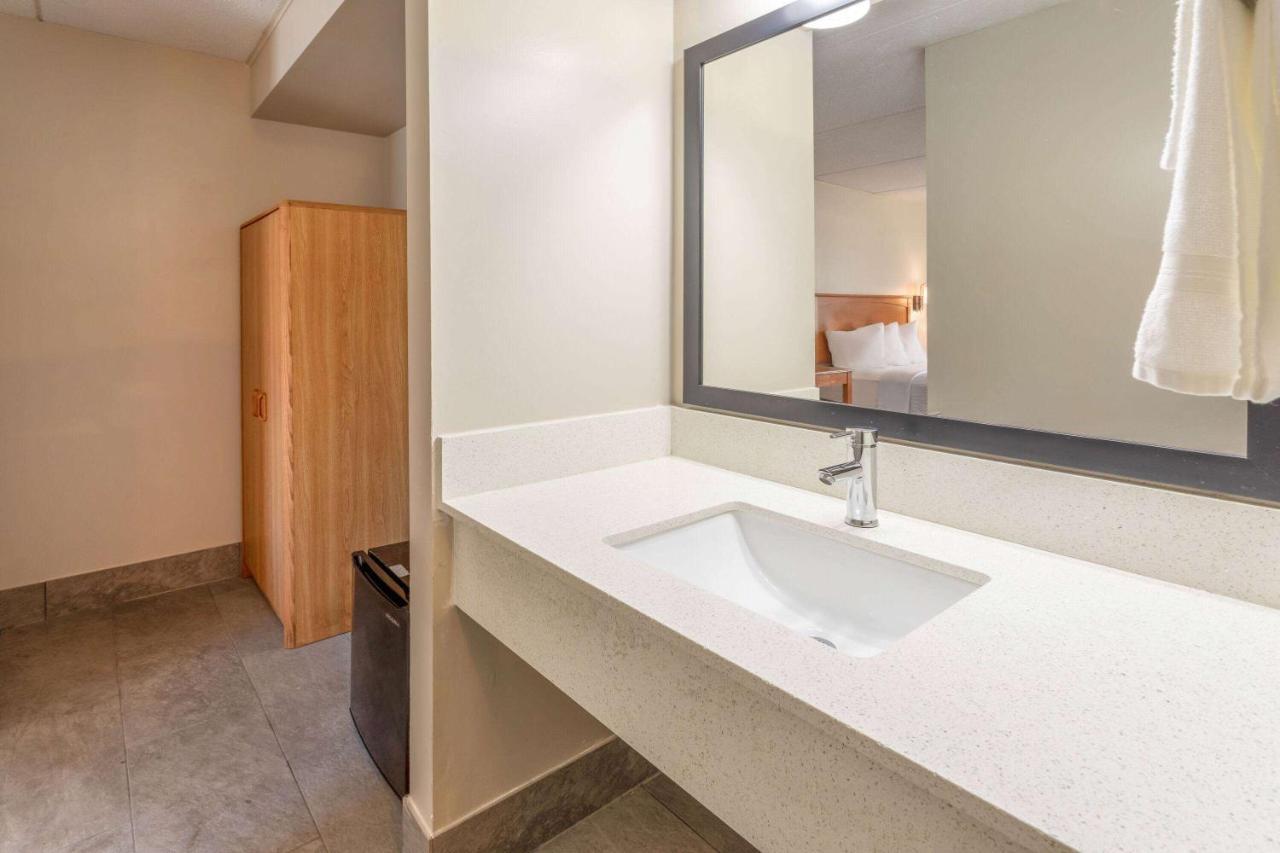 Days Inn By Wyndham Birch Run Ngoại thất bức ảnh