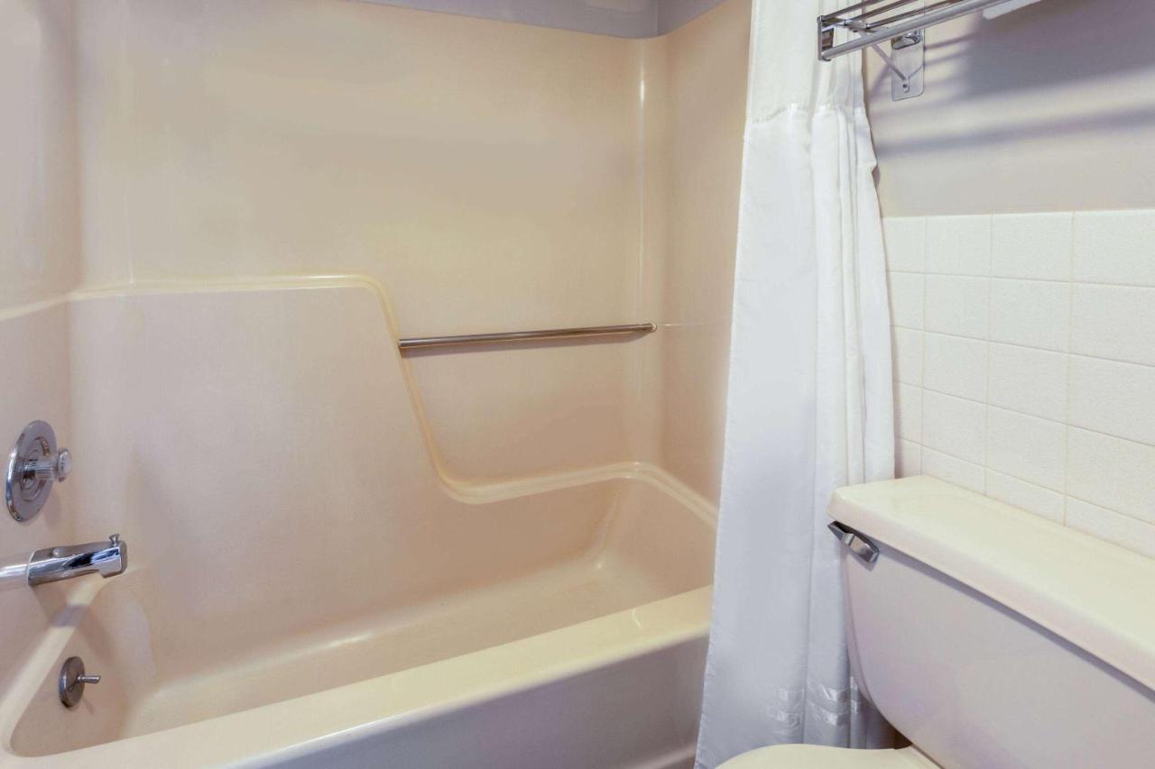 Days Inn By Wyndham Birch Run Ngoại thất bức ảnh