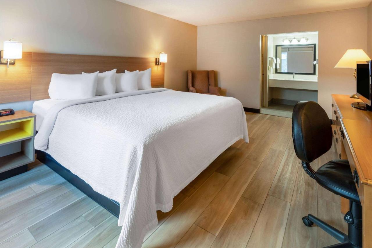 Days Inn By Wyndham Birch Run Ngoại thất bức ảnh