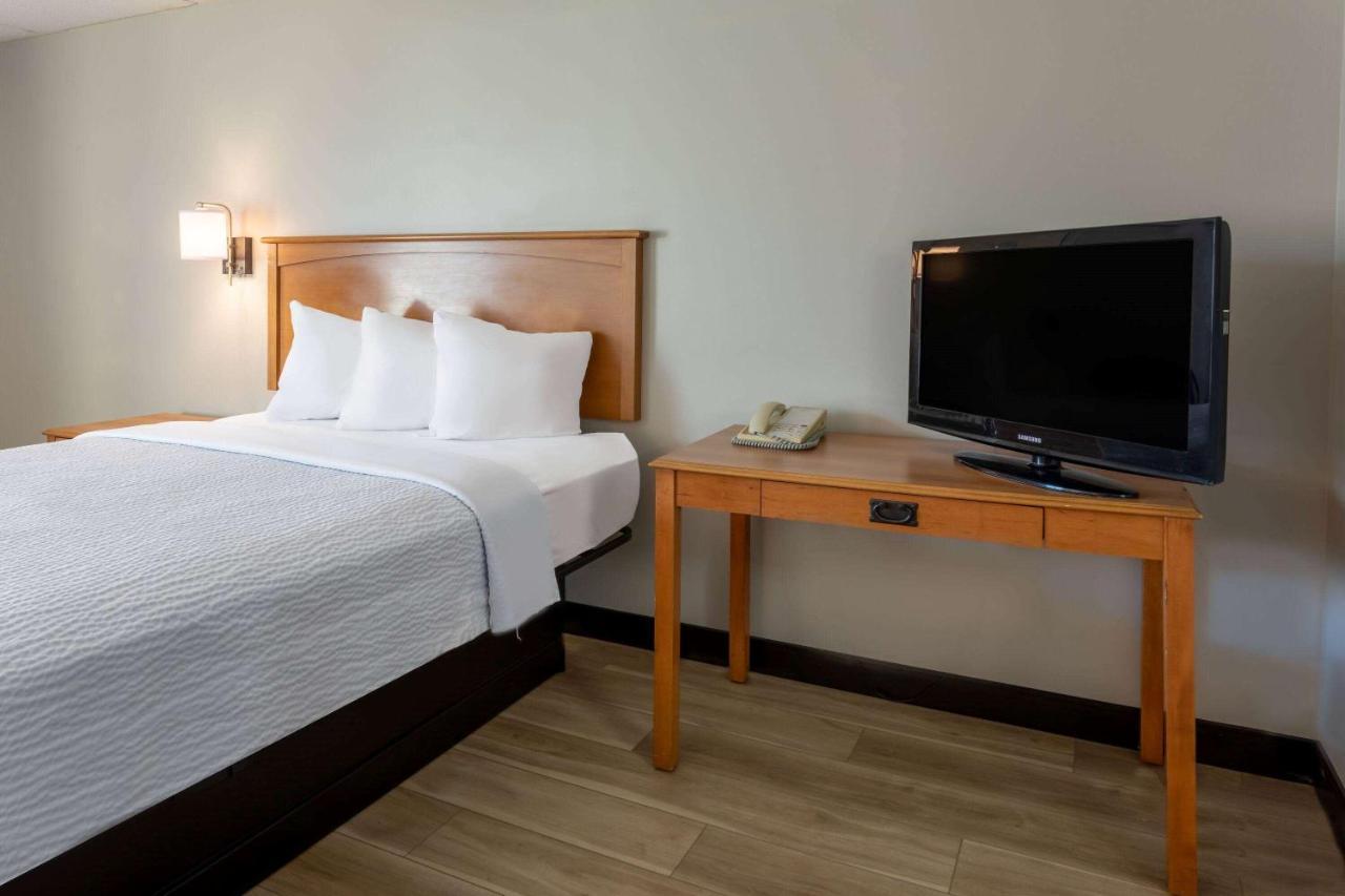 Days Inn By Wyndham Birch Run Ngoại thất bức ảnh