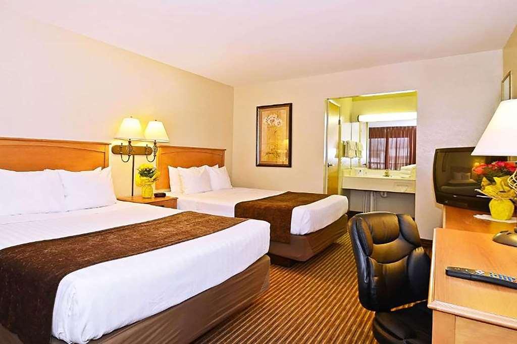 Days Inn By Wyndham Birch Run Phòng bức ảnh